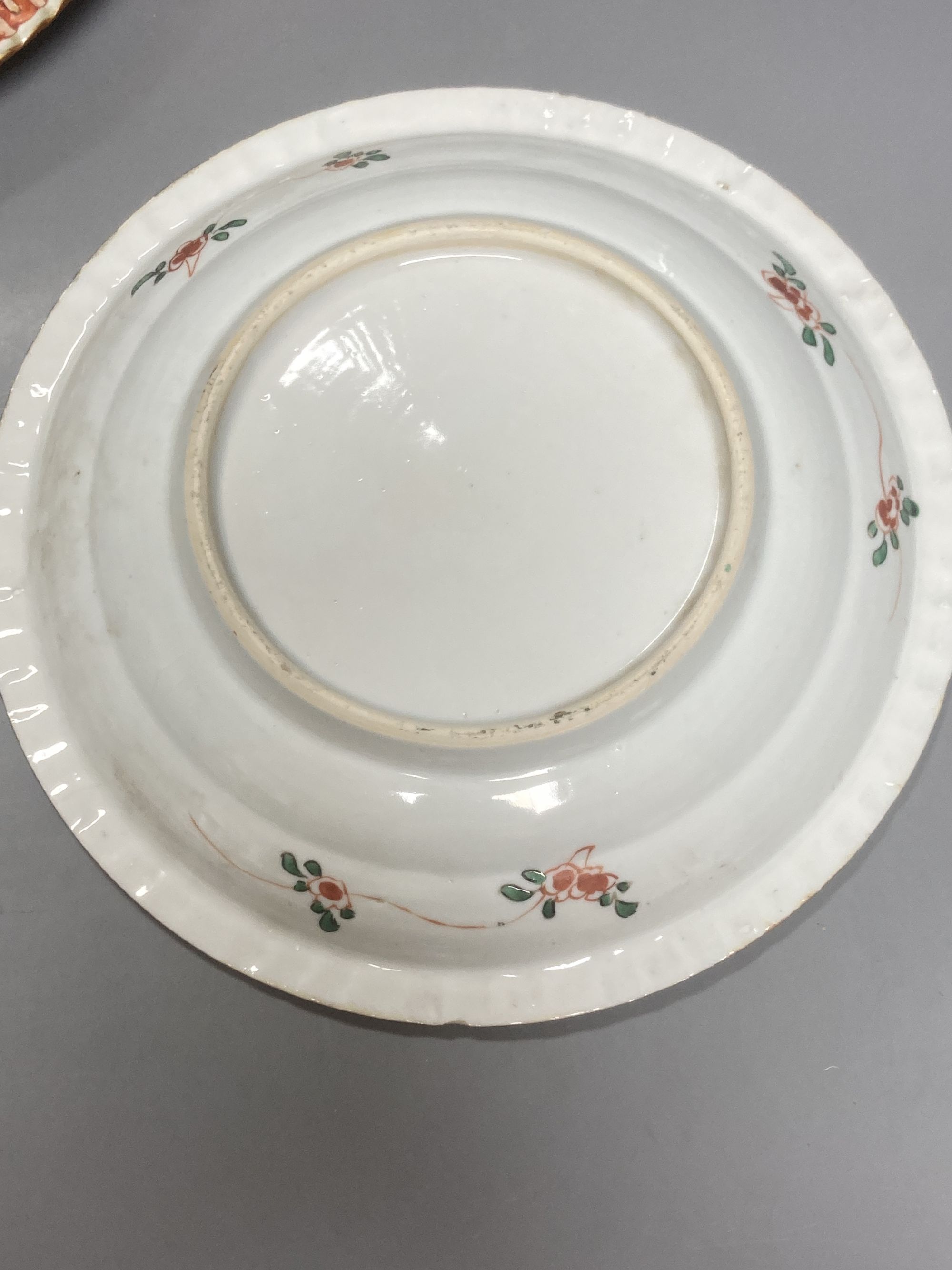 A pair of Chinese Kangxi plates, diameter 24cm